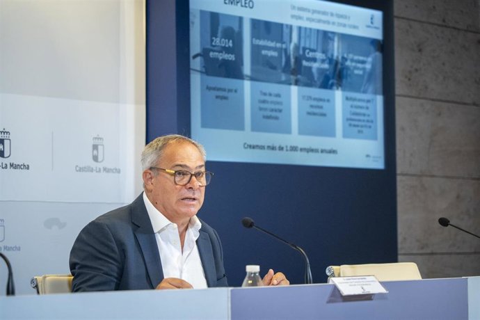 Archivo - Toledo, 20 de agosto de 2026.- El viceconsejero de Promoción de la Autonomía y Atención a la Dependencia, Javier Pérez, ha ofrecido una rueda de prensa para hacer balance del primer semestre del Sistema de Dependencia.