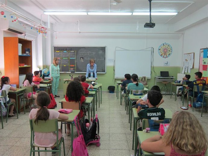 Archivo - Aula de un colegio, clase, alumnos.