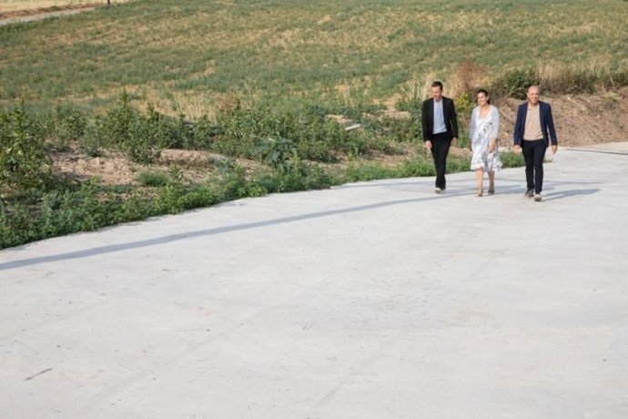 El consejero de Política Local, Daniel Osés, y el director general de Política Local y Lucha contra la Despoblación, Óscar León, visitan San Torcuato, acompañados de la alcaldesa, Silvia Muñoz
