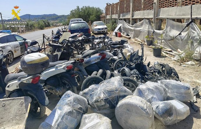 Recuperan 19 motos robadas en una fábrica abandonada de Mallorca que iban a ser enviadas Senegal