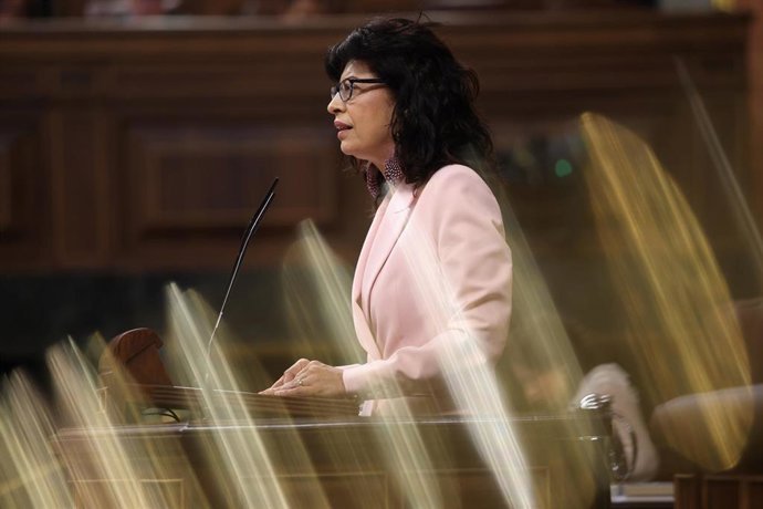 Archivo - La ministra de Igualdad, Ana Redondo, durante una sesión plenaria en el Congreso, a 30 de abril de 2026, en Madrid (España). 