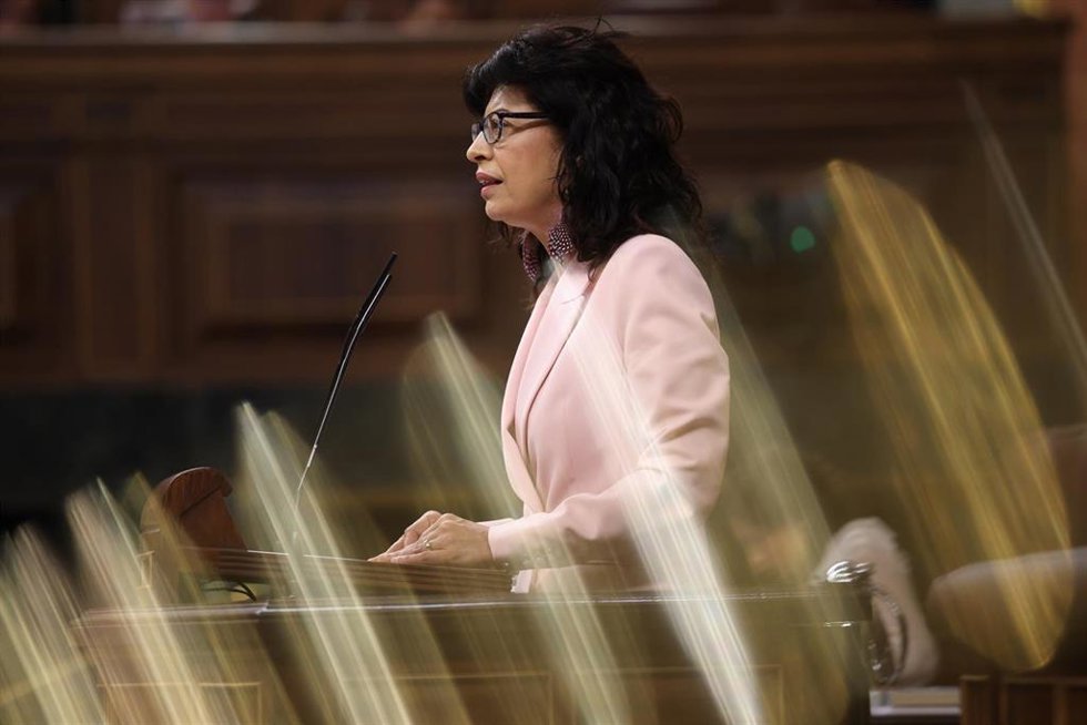 Archivo - La ministra de Igualdad, Ana Redondo, durante una sesión plenaria en el Congreso, a 30 de abril de 2026, en Madrid (España). 