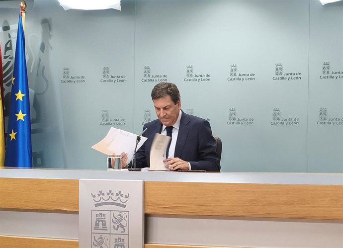 El consejero de Economía y Hacienda y portavoz de la Junta de Castilla y León, Carlos Fernández Carriedo, en la rueda de prensa posterior al Consejo de Gobienro.