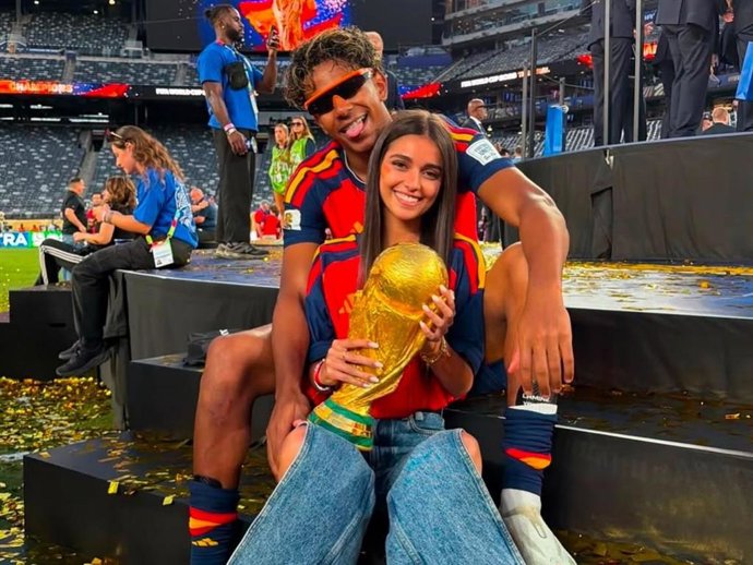 Inés García y Lamine Yamal celebrando el Mundial 2026