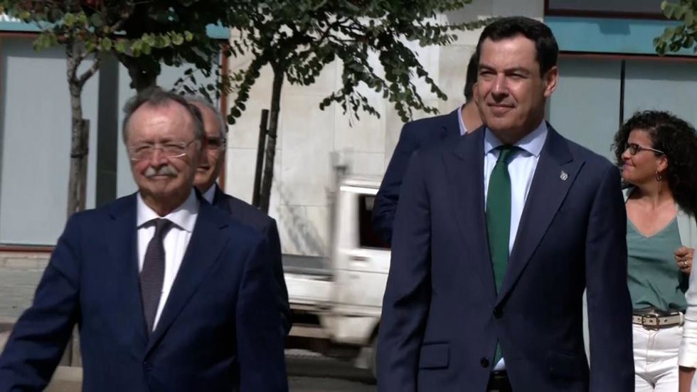 Moreno se compromete a promocionar Ceuta mientras el Gobierno refuerza los recur