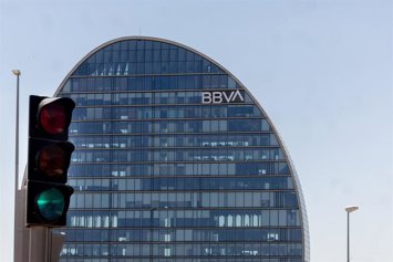 Archivo -  Fachada de la sede de BBVA, en Madrid (España).