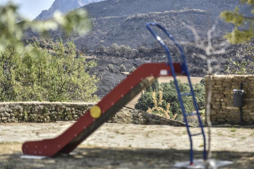 El CECOPI acuerda el realojo de los vecinos de siete localidades afectadas por el incendio de Riglos (Huesca)