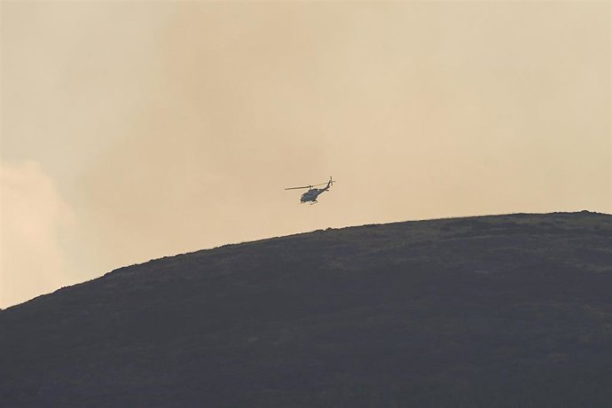 Efectivos de bomberos se desplazan para realizar labores de extinción del incendio en Pinofranqueado desde Salamanca, a 20 de agosto de 2026, en Vegas del Dominigo Rey, Salamanca, Castilla y León (España).