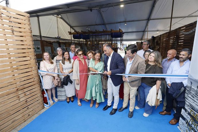 La conselleira do Mar, Marta Villaverde, en la inauguración de la Festa do Mar de Combarro.