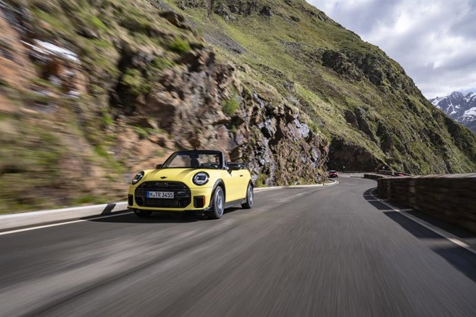 Mini presenta el John Cooper Works versión Cabrio