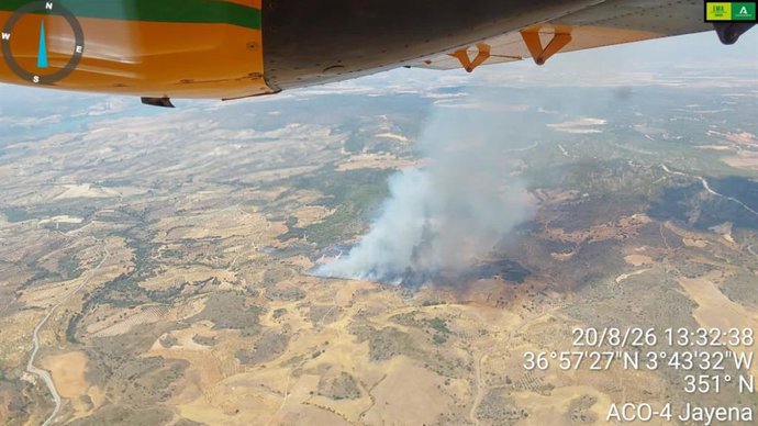 Imagen del incendio declarado en Jayena (Granada) a 20 de agosto de 2026.