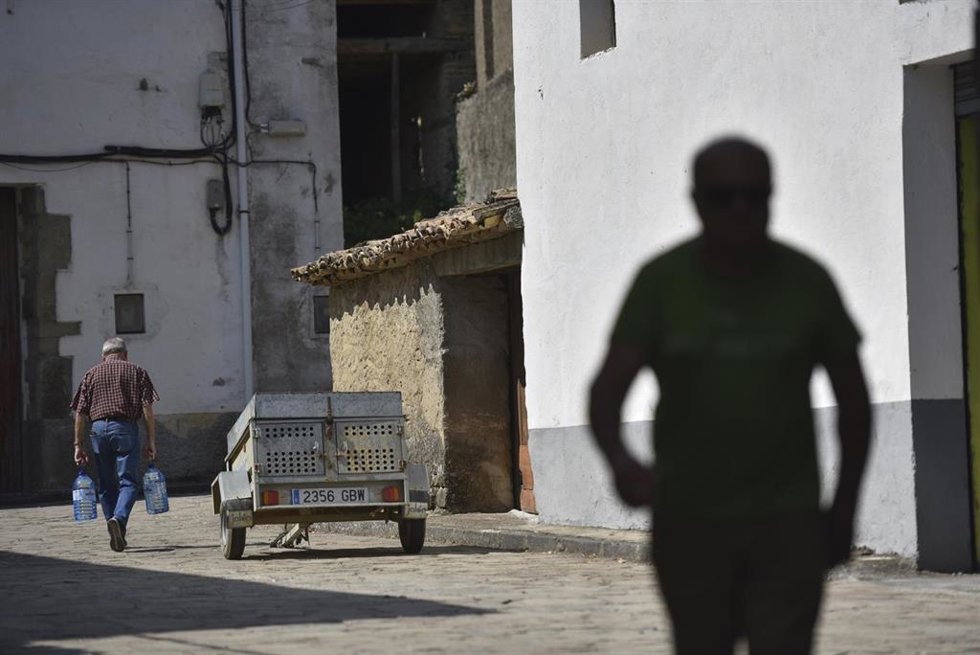 Vecinos de Bailo y Arbués vuelven a sus casas, a 19 de agosto de 2026, en Huesca, Aragón (España). El Centro de Coordinación Operativa Integrada (CECOPI) acordó, en su reunión del martes, 18 de agosto, el realojo, este miércoles, 19 de agosto, de los veci