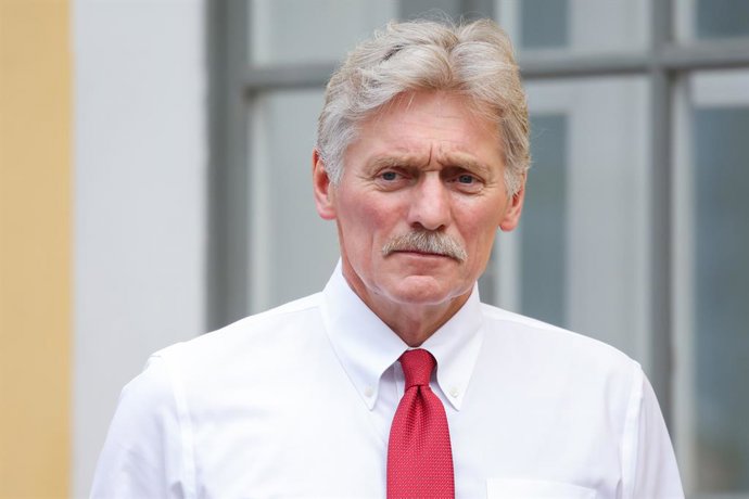 RÚSSIA, SÃO PETERSBURGO – 26 DE JULHO DE 2026: O porta-voz do presidente russo Putin, Dmitry Peskov, no Edifício do Almirantado, por ocasião do Dia da Marinha Russa