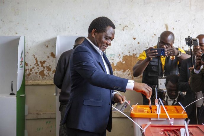 El presidente de Zambia, Hakainde Hichilema, durante la jornada electoral.