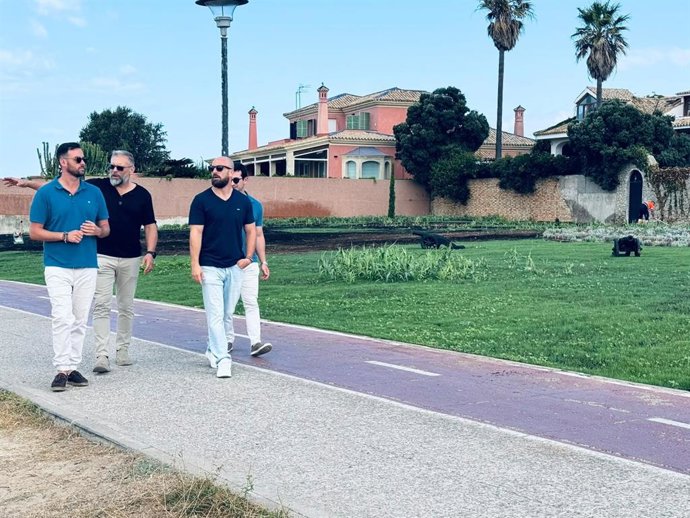El alcalde de El Puerto de Santa María (Cádiz), Germán Beardo, en una visita a los trabajos que se están llevando a cabo en el Paseo Antonio Ariza Cañadilla