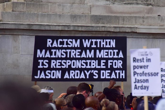 Una vigilia en honor al profesor Jason Arday en Londres