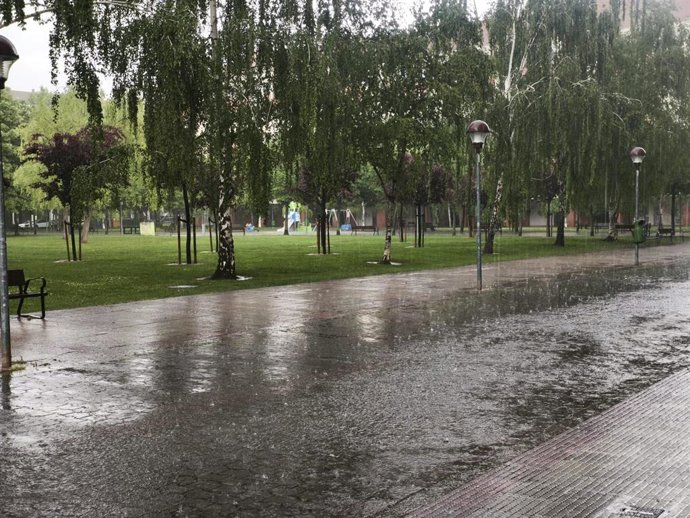 Archivo - Lluvia en Logroño