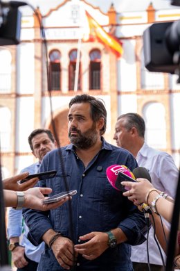 Paco Núñez atiende a los medios en Ciudad Real.