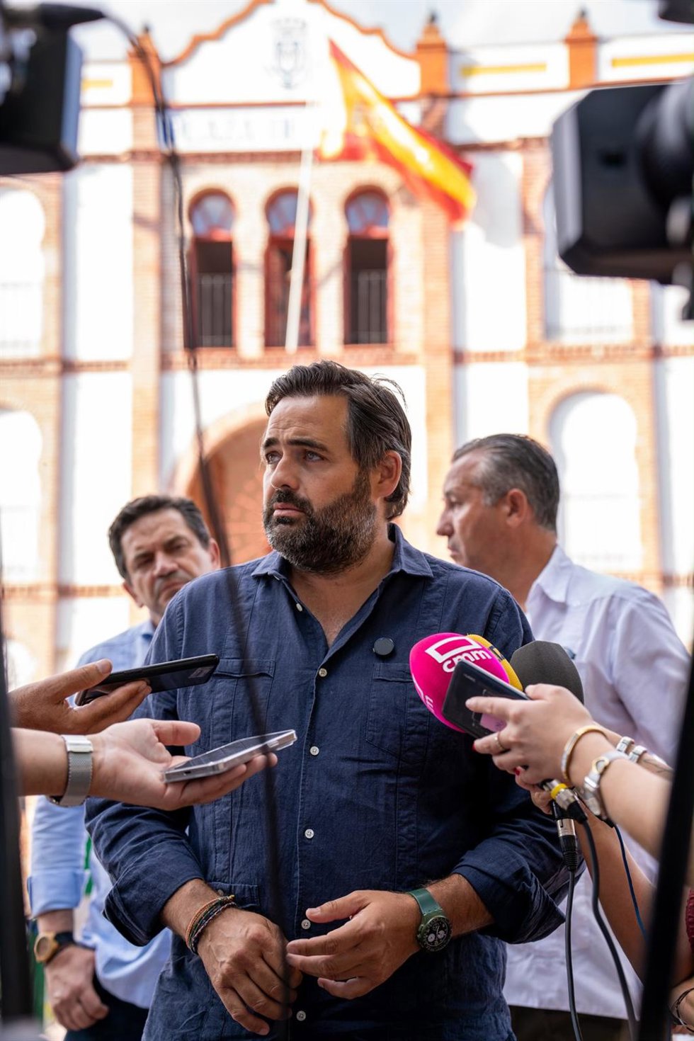 Paco Núñez atiende a los medios en Ciudad Real.