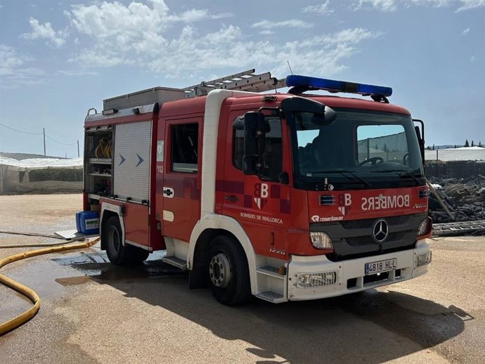Archivo - Autobomba de Bomberos de Mallorca.