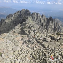 Rescatan a un joven escalador herido tras caerle una roca en la cabeza en los Galayos (Ávila)