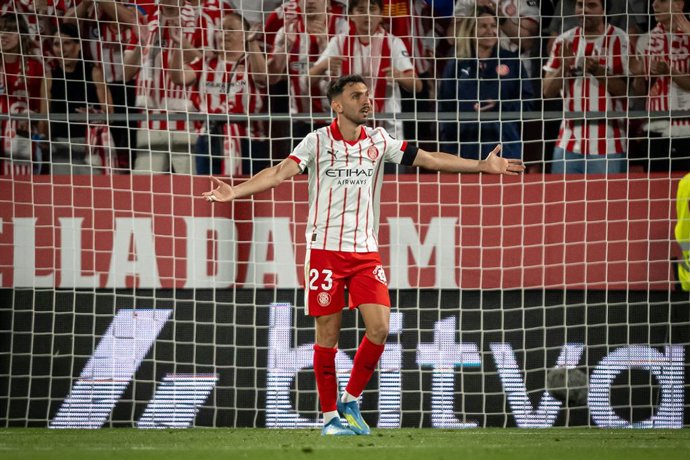Archivo - Girona, Spain: IPA85016031 - Ivan Martin (Girona FC) gestures during a La Liga EA Sports match between Girona FC and Elche CF at Estadi Municipal de Montilivi in Girona, , Spain, on May 23 2026. Photo by Felipe Mondino