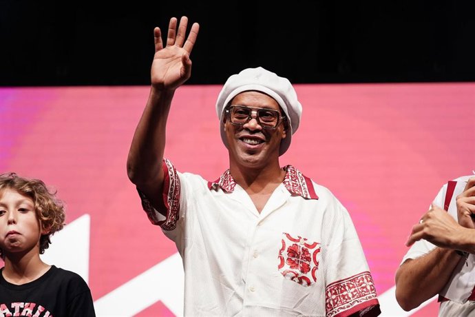 Ronaldinho presentado con el Ravenna