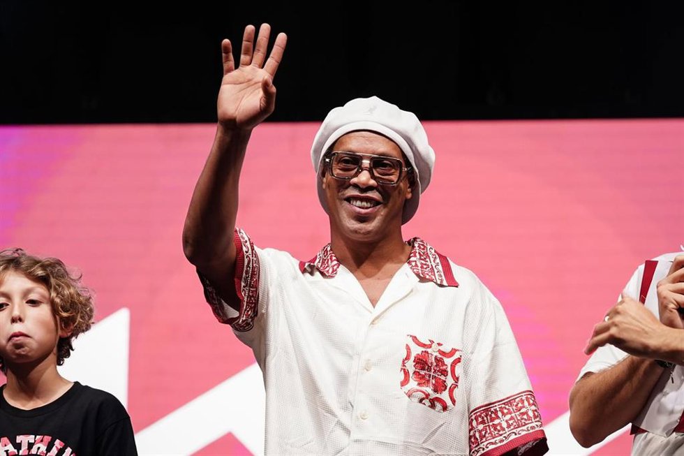 Ronaldinho presentado con el Ravenna