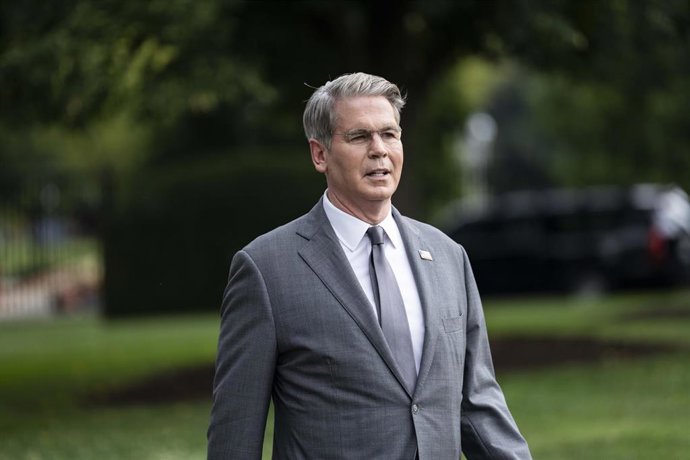 El secretario del Tesoro de Estados Unidos, Scott Bessent, a la salida de la Casa Blanca, en Washington DC
