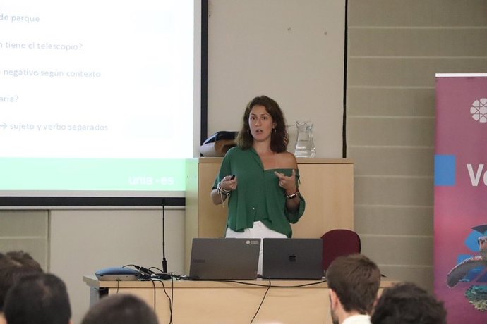Vanessa Moscardó en su ponencia en la UNIA.
