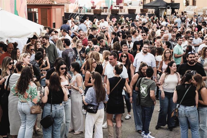 El próximo 19 de septiembre, Bodegas Raíces Ibéricas celebrará en Maluenda la tercera edición de su Fiesta de la Vendimia, una jornada abierta al público que reunirá vino, gastronomía, música en directo, arte urbano y solidaridad.
