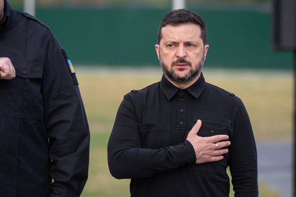 El presidente ucraniano, Volodimir Zelenski, durante un funeral.