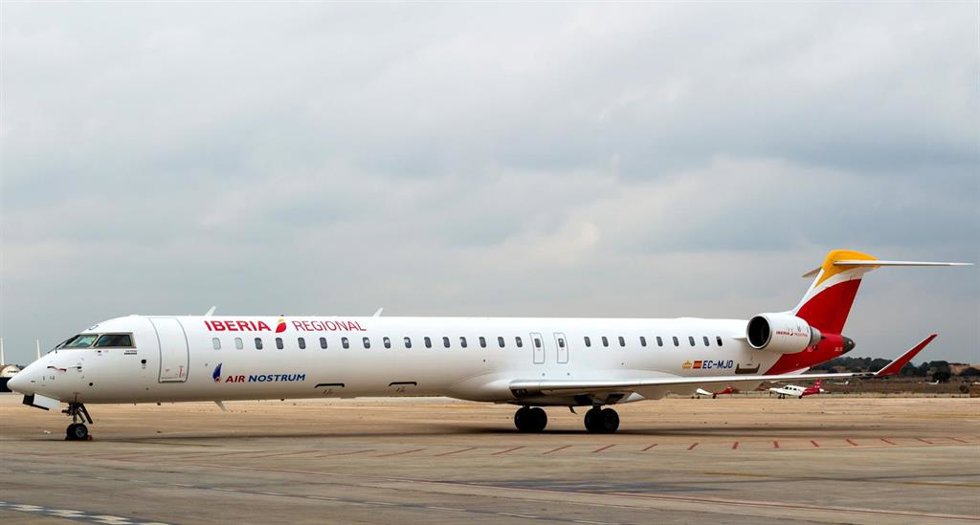 Archivo - Avión de Air Nostrum que opera la conexión entre Santander y Madrid