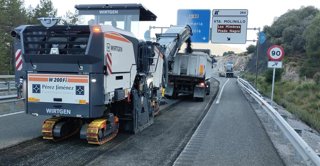 La Junta de Andalucía continúa con su Plan Extraordinario de Asfaltado con el inicio de los trabajos de renovación del firme de la A-92 en la provincia de Granada, concretamente en el Puerto de la Mora