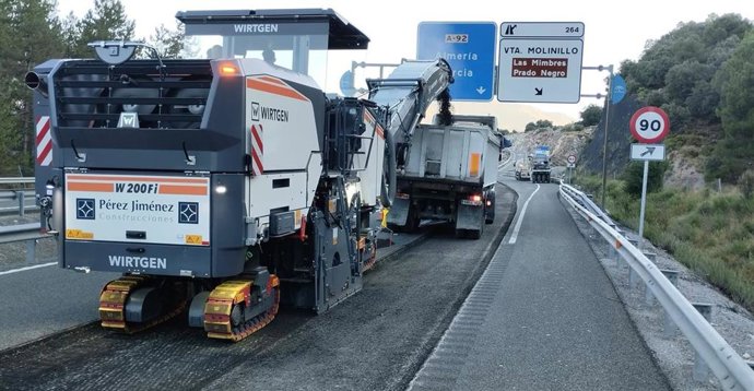 La Junta de Andalucía continúa con su Plan Extraordinario de Asfaltado con el inicio de los trabajos de renovación del firme de la A-92 en la provincia de Granada, concretamente en el Puerto de la Mora