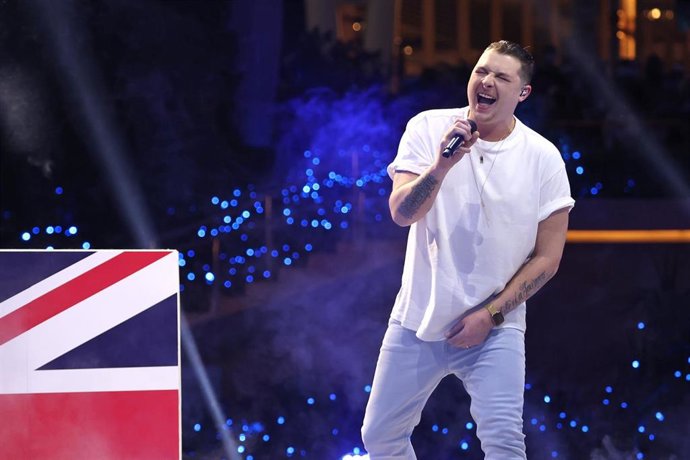 Archivo - 10 February 2022, United Arab Emirates, Dubai: John Newman performs during a performance, watched by Prnce William, the Duke of Cambridge, celebrating the achievements of the UK and the contributions it has made to the world at the Al Wasl Dome 