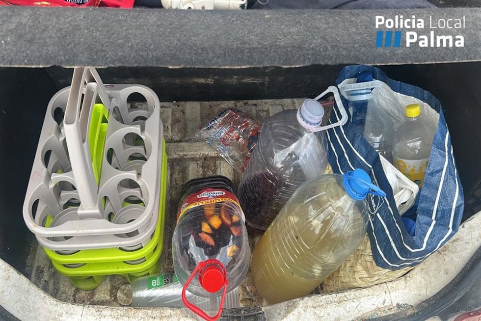 Intervienen más de 200 envases y garrafas con alcohol que se vendían en las playas de Palma