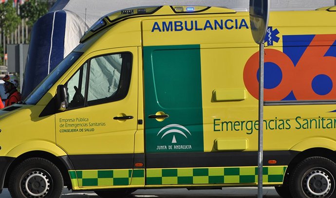 Archivo - Ambulancia del Centro de Emergencias Sanitarias (CES) 061.