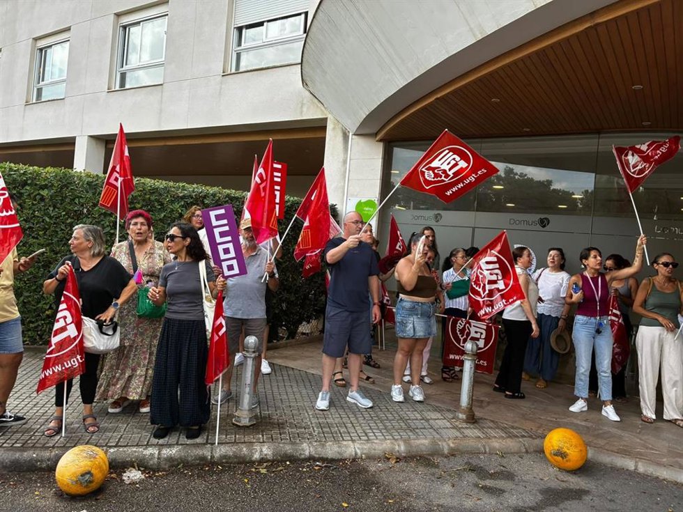 La plantilla de la residencia DomusVi Palma protesta contra la sobrecarga laboral y seguirá con las movilizaciones