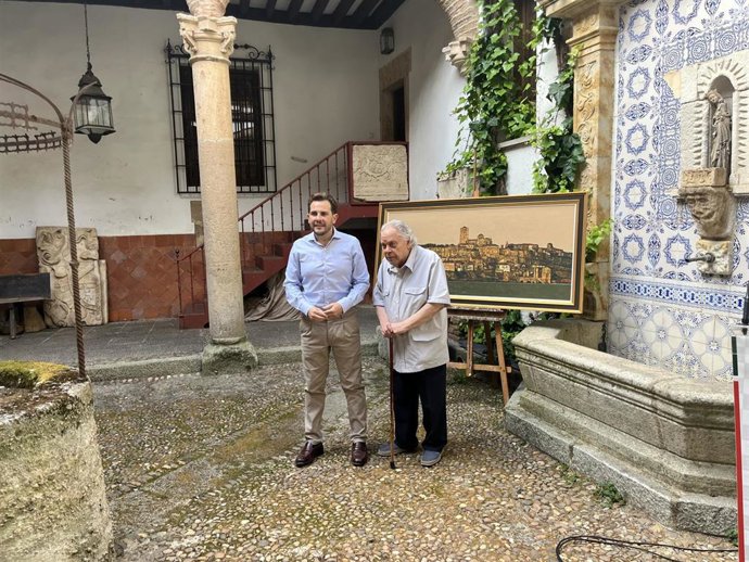 El presidente en funciones de la Diputación de Zamora, Víctor López, y el artista Antonio Pedrero.