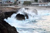 Foto: El fuerte temporal en Menorca obliga a realizar cerca de 70 actuaciones en el este de la isla