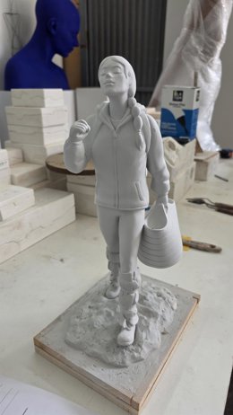 Una de las esculturas del monumento