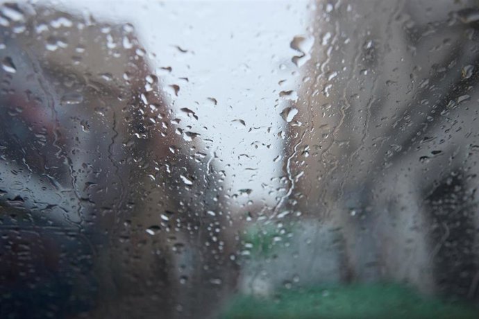 Archivo - Gotas de lluvia