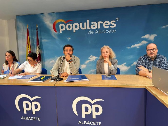 Paco Núñez en la Comisión de Sanidad del Partido Popular de Castilla-La Mancha.