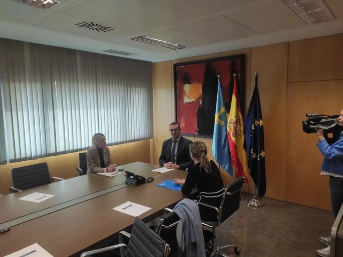 Archivo - María del Mar Salgado, Guillermo Peláez y María Calvo, en una imagen de archivo