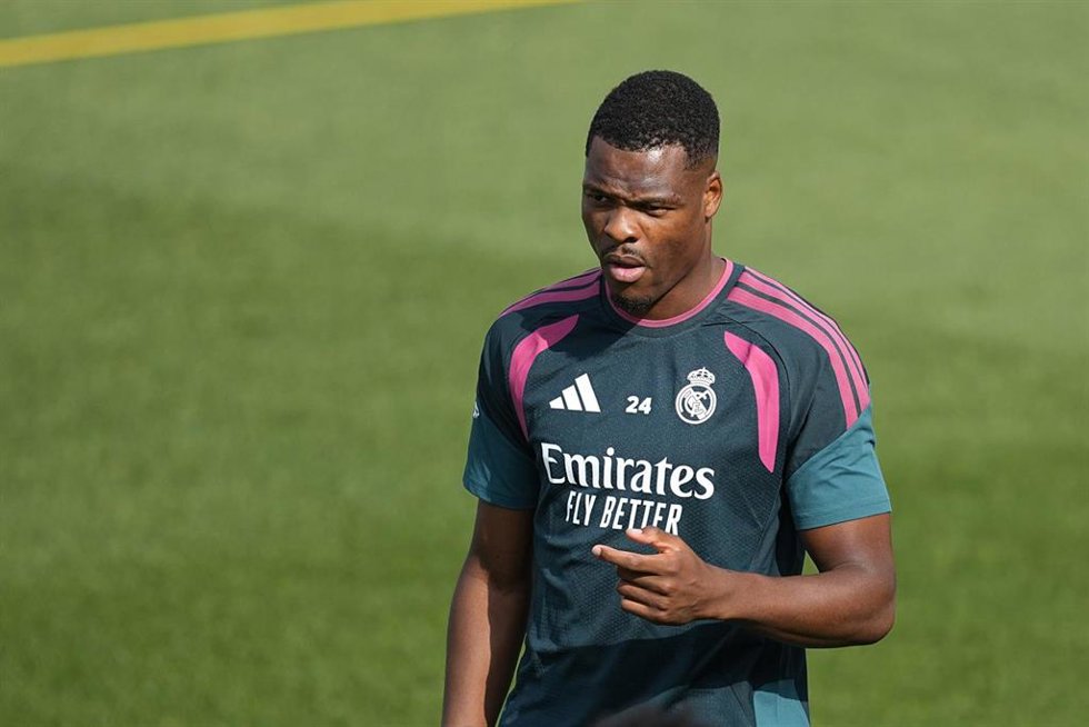 Denzel Dumfries en el entrenamiento de este viernes del Real Madrid