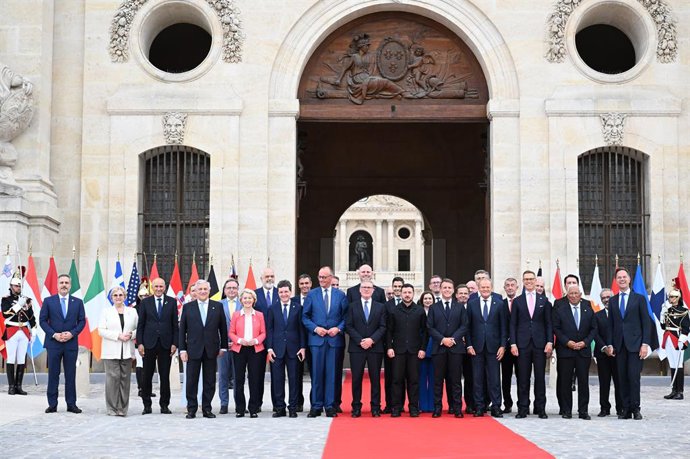 Archivo - Arquivo - O presidente do Governo, Pedro Sánchez, participa da reunião de trabalho da Coalizão de Voluntários pela Ucrânia, no Palácio do Eliseu, em 13 de julho de 2026, em Paris (França). Essa reunião, que contou com a presença do pre