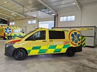 Una menor herida por la caída de una cornisa durante el temporal en Sant Lluís