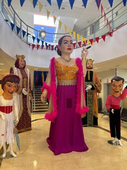Campo de Criptana presenta el Gigante de Sara Montiel, un nuevo símbolo cultural para el municipio.