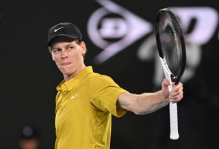 Archivo - 24 January 2026, Australia, Melbourne: Janik Sinner of Italy celebrates winning the Men's 3rd round match against Eliot Spizzirri of USA on day 7 of the 2026 Australian Open tennis tournament at Melbourne Park in Melbourne. Photo: Lukas Coch/AAP